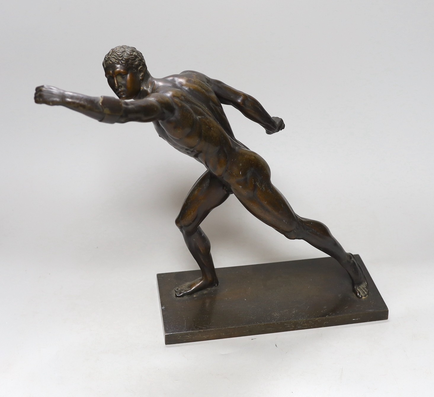 After the Antique, a late 19th/early 20th century bronze figure of an athlete, 32cms high